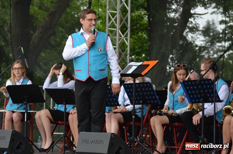 Zdjęcie w galerii na portalu naszraciborz.pl: Tańce, muzyka i VIP-y. Powiat świętował na zamku [FOTO] wiadomości z regionu