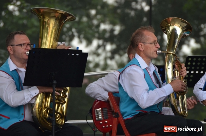 Zdjęcie w galerii na portalu naszraciborz.pl: Tańce, muzyka i VIP-y. Powiat świętował na zamku [FOTO] wiadomości z regionu