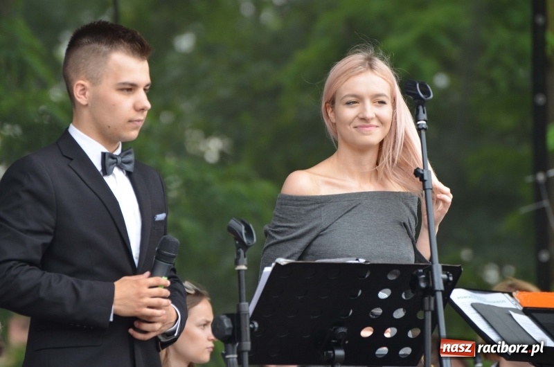 Zdjęcie w galerii na portalu naszraciborz.pl: Tańce, muzyka i VIP-y. Powiat świętował na zamku [FOTO] wiadomości z regionu