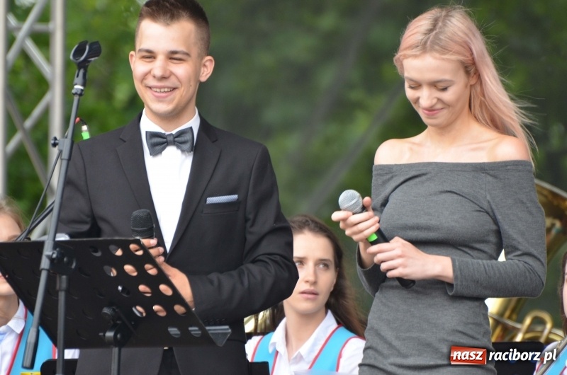 Zdjęcie w galerii na portalu naszraciborz.pl: Tańce, muzyka i VIP-y. Powiat świętował na zamku [FOTO] wiadomości z regionu