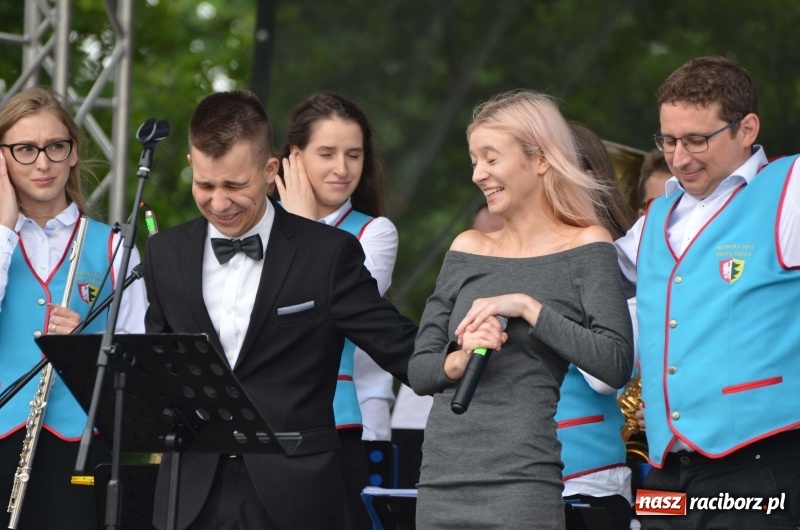 Zdjęcie w galerii na portalu naszraciborz.pl: Tańce, muzyka i VIP-y. Powiat świętował na zamku [FOTO] wiadomości z regionu