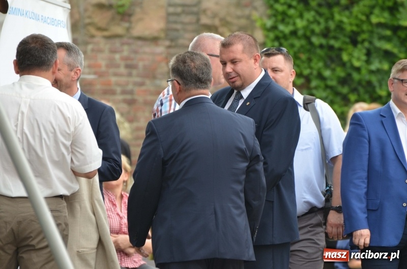 Zdjęcie w galerii na portalu naszraciborz.pl: Tańce, muzyka i VIP-y. Powiat świętował na zamku [FOTO] wiadomości z regionu