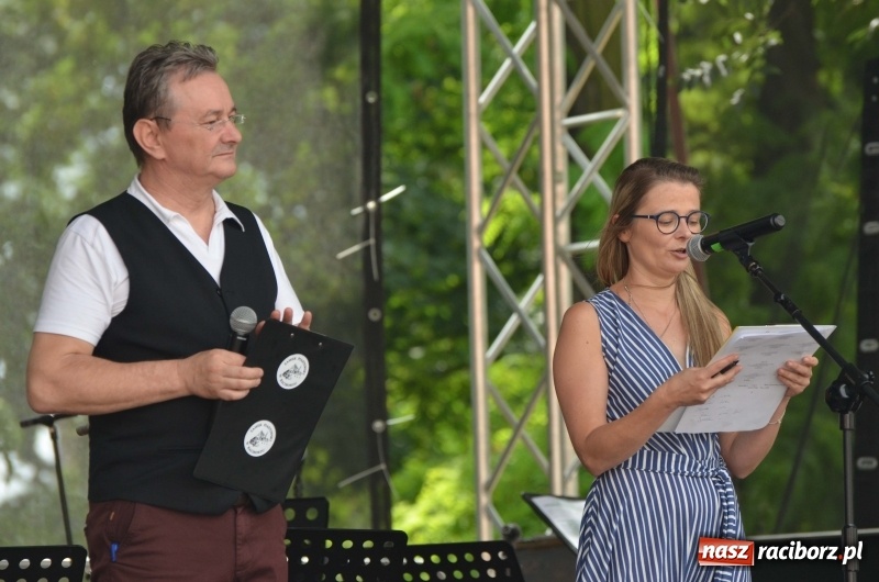 Zdjęcie w galerii na portalu naszraciborz.pl: Tańce, muzyka i VIP-y. Powiat świętował na zamku [FOTO] wiadomości z regionu