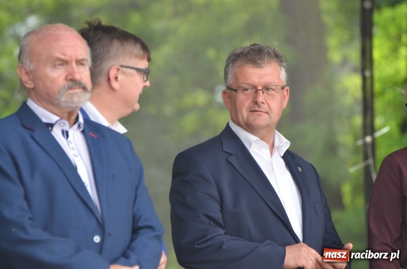Zdjęcie w galerii na portalu naszraciborz.pl: Tańce, muzyka i VIP-y. Powiat świętował na zamku [FOTO] wiadomości z regionu