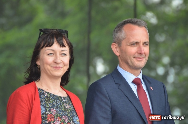 Zdjęcie w galerii na portalu naszraciborz.pl: Tańce, muzyka i VIP-y. Powiat świętował na zamku [FOTO] wiadomości z regionu