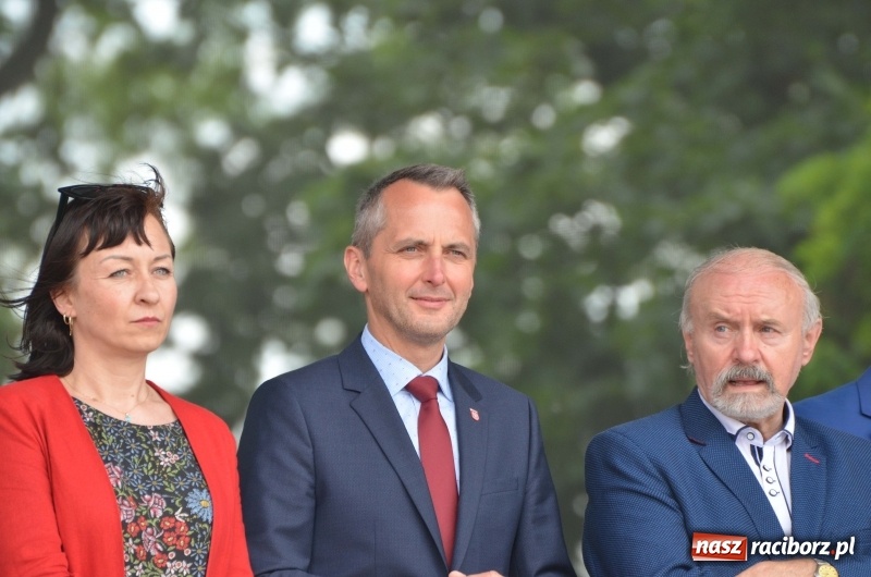 Zdjęcie w galerii na portalu naszraciborz.pl: Tańce, muzyka i VIP-y. Powiat świętował na zamku [FOTO] wiadomości z regionu