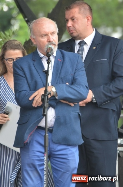 Zdjęcie w galerii na portalu naszraciborz.pl: Tańce, muzyka i VIP-y. Powiat świętował na zamku [FOTO] wiadomości z regionu