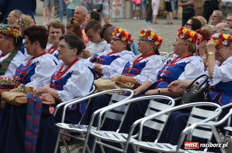 Zdjęcie w galerii na portalu naszraciborz.pl: Tańce, muzyka i VIP-y. Powiat świętował na zamku [FOTO] wiadomości z regionu