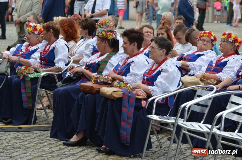 Zdjęcie w galerii na portalu naszraciborz.pl: Tańce, muzyka i VIP-y. Powiat świętował na zamku [FOTO] wiadomości z regionu