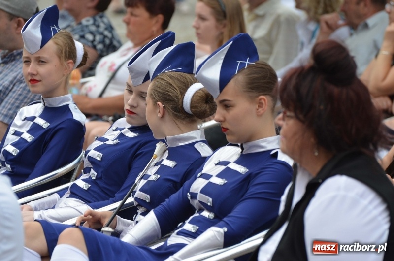 Zdjęcie w galerii na portalu naszraciborz.pl: Tańce, muzyka i VIP-y. Powiat świętował na zamku [FOTO] wiadomości z regionu
