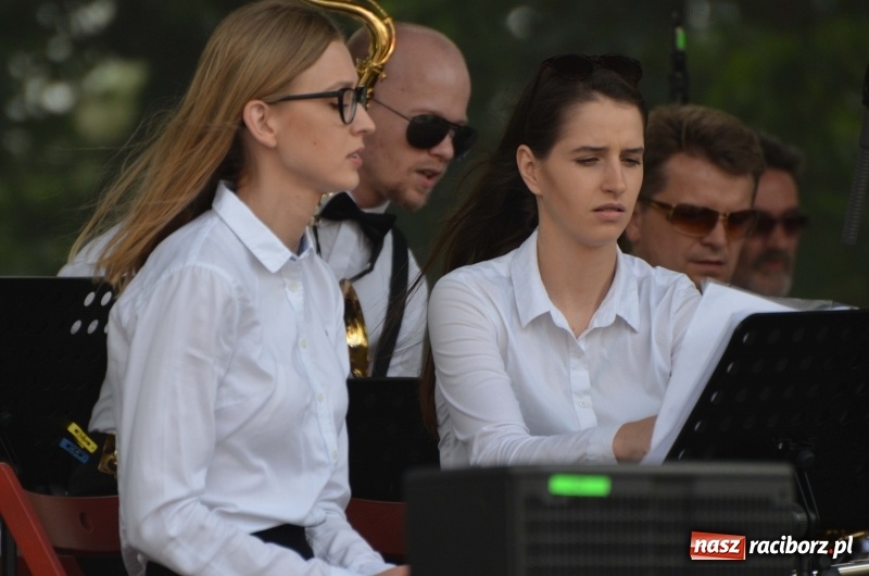 Zdjęcie w galerii na portalu naszraciborz.pl: Tańce, muzyka i VIP-y. Powiat świętował na zamku [FOTO] wiadomości z regionu