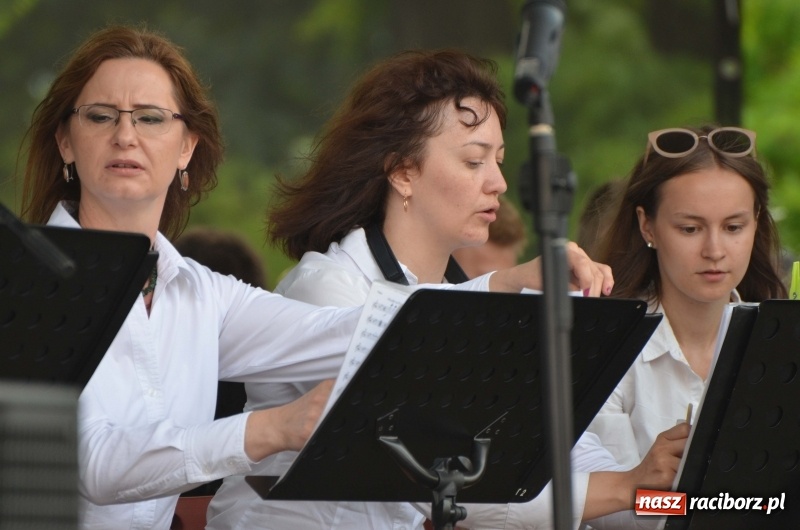 Zdjęcie w galerii na portalu naszraciborz.pl: Tańce, muzyka i VIP-y. Powiat świętował na zamku [FOTO] wiadomości z regionu