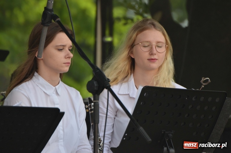 Zdjęcie w galerii na portalu naszraciborz.pl: Tańce, muzyka i VIP-y. Powiat świętował na zamku [FOTO] wiadomości z regionu