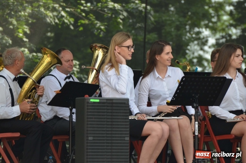 Zdjęcie w galerii na portalu naszraciborz.pl: Tańce, muzyka i VIP-y. Powiat świętował na zamku [FOTO] wiadomości z regionu
