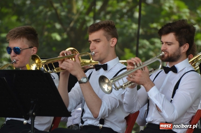 Zdjęcie w galerii na portalu naszraciborz.pl: Tańce, muzyka i VIP-y. Powiat świętował na zamku [FOTO] wiadomości z regionu
