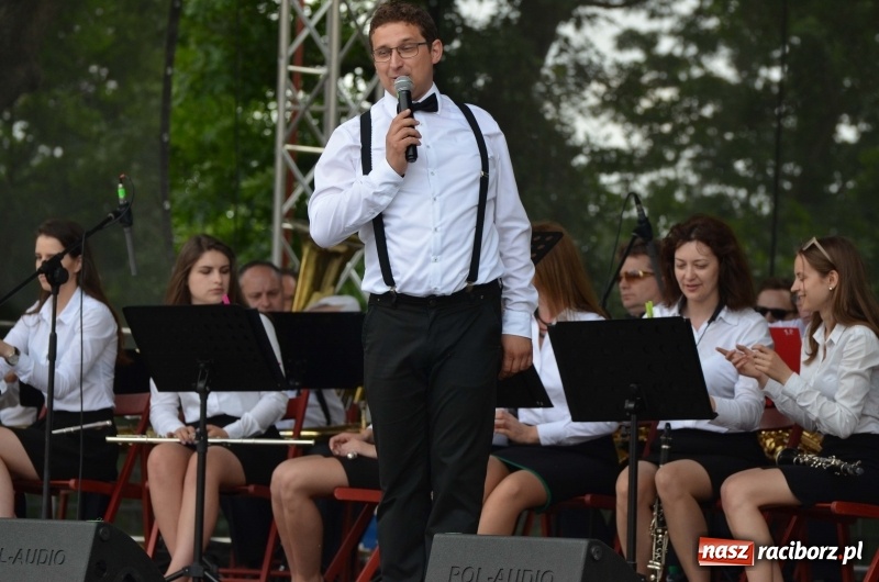 Zdjęcie w galerii na portalu naszraciborz.pl: Tańce, muzyka i VIP-y. Powiat świętował na zamku [FOTO] wiadomości z regionu