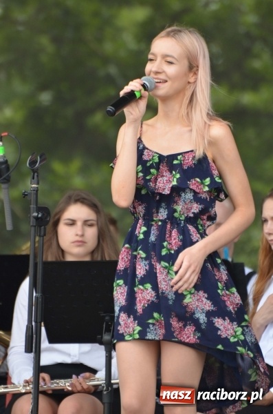 Zdjęcie w galerii na portalu naszraciborz.pl: Tańce, muzyka i VIP-y. Powiat świętował na zamku [FOTO] wiadomości z regionu