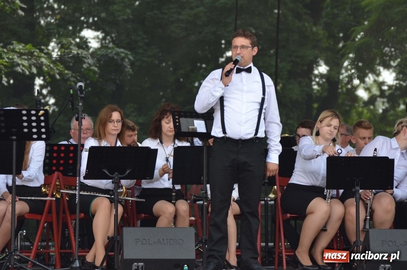 Zdjęcie w galerii na portalu naszraciborz.pl: Tańce, muzyka i VIP-y. Powiat świętował na zamku [FOTO] wiadomości z regionu