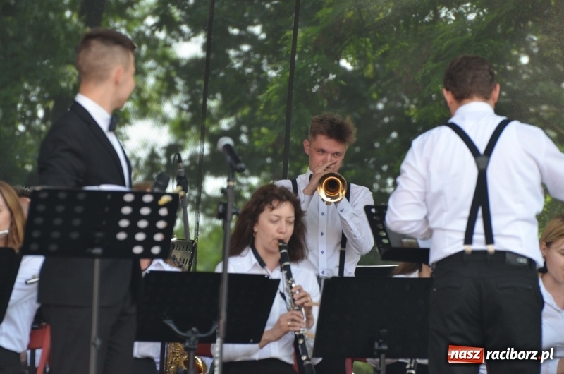 Zdjęcie w galerii na portalu naszraciborz.pl: Tańce, muzyka i VIP-y. Powiat świętował na zamku [FOTO] wiadomości z regionu