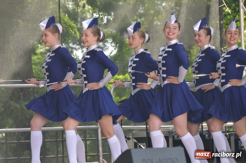 Zdjęcie w galerii na portalu naszraciborz.pl: Tańce, muzyka i VIP-y. Powiat świętował na zamku [FOTO] wiadomości z regionu