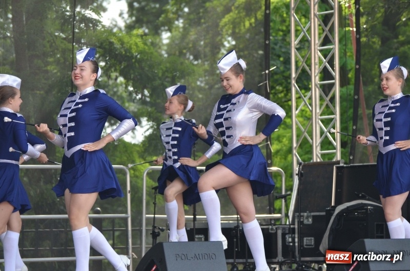 Zdjęcie w galerii na portalu naszraciborz.pl: Tańce, muzyka i VIP-y. Powiat świętował na zamku [FOTO] wiadomości z regionu