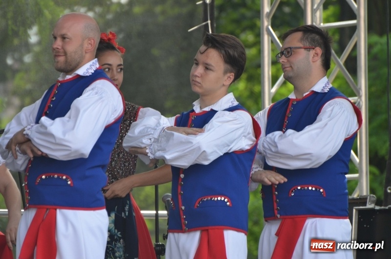 Zdjęcie w galerii na portalu naszraciborz.pl: Tańce, muzyka i VIP-y. Powiat świętował na zamku [FOTO] wiadomości z regionu