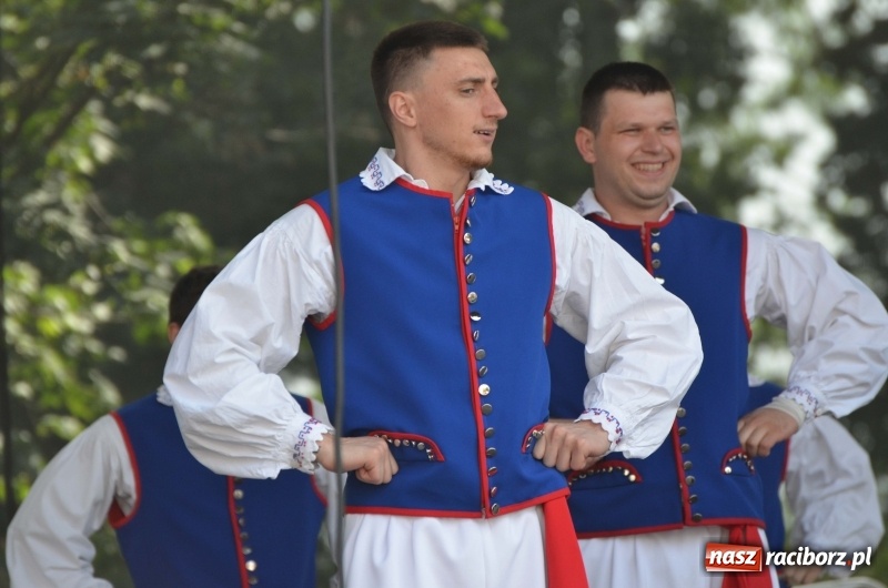 Zdjęcie w galerii na portalu naszraciborz.pl: Tańce, muzyka i VIP-y. Powiat świętował na zamku [FOTO] wiadomości z regionu