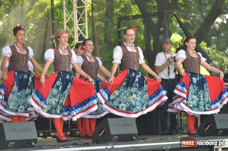 Zdjęcie w galerii na portalu naszraciborz.pl: Tańce, muzyka i VIP-y. Powiat świętował na zamku [FOTO] wiadomości z regionu