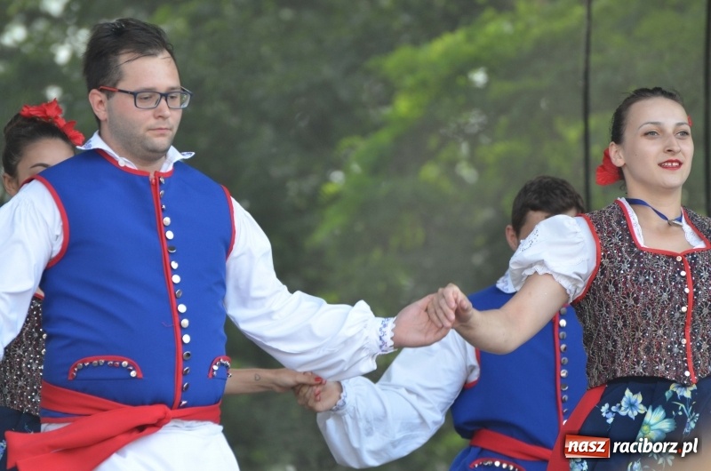 Zdjęcie w galerii na portalu naszraciborz.pl: Tańce, muzyka i VIP-y. Powiat świętował na zamku [FOTO] wiadomości z regionu