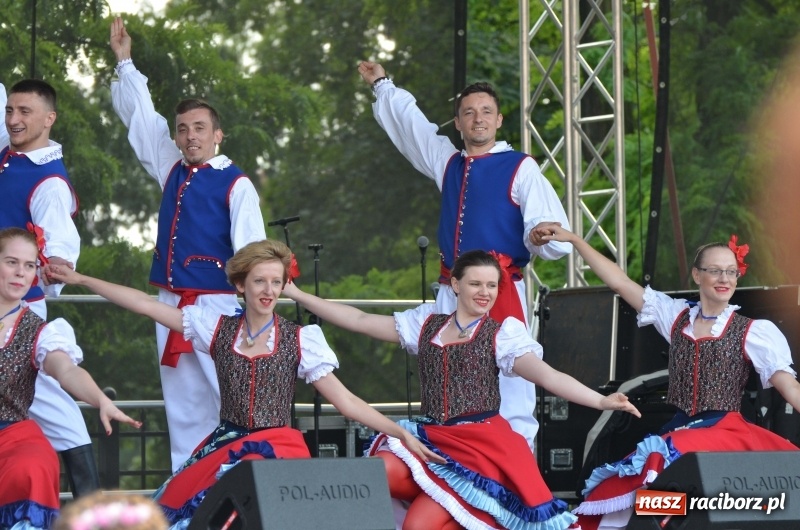 Zdjęcie w galerii na portalu naszraciborz.pl: Tańce, muzyka i VIP-y. Powiat świętował na zamku [FOTO] wiadomości z regionu