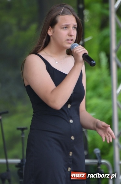 Zdjęcie w galerii na portalu naszraciborz.pl: Tańce, muzyka i VIP-y. Powiat świętował na zamku [FOTO] wiadomości z regionu