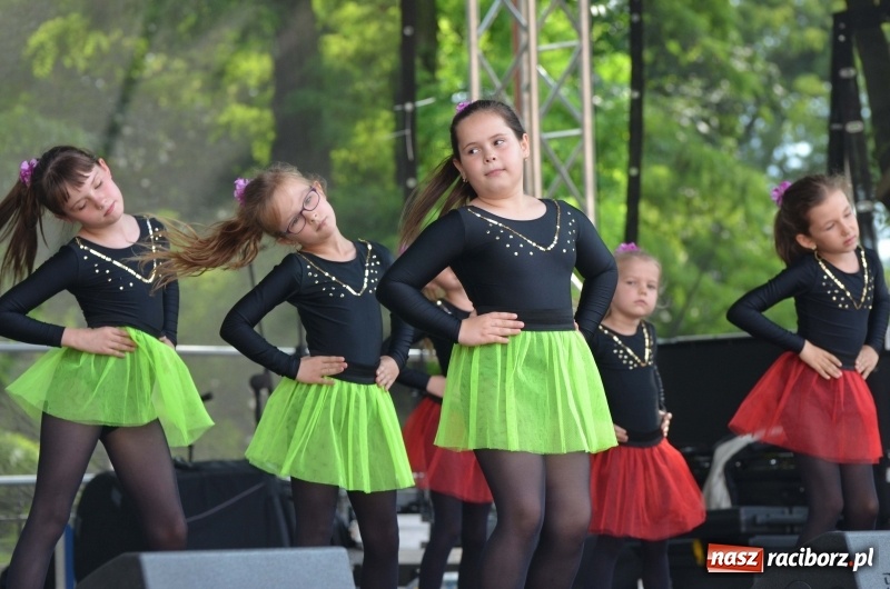 Zdjęcie w galerii na portalu naszraciborz.pl: Tańce, muzyka i VIP-y. Powiat świętował na zamku [FOTO] wiadomości z regionu