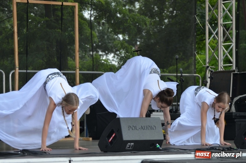 Zdjęcie w galerii na portalu naszraciborz.pl: Tańce, muzyka i VIP-y. Powiat świętował na zamku [FOTO] wiadomości z regionu