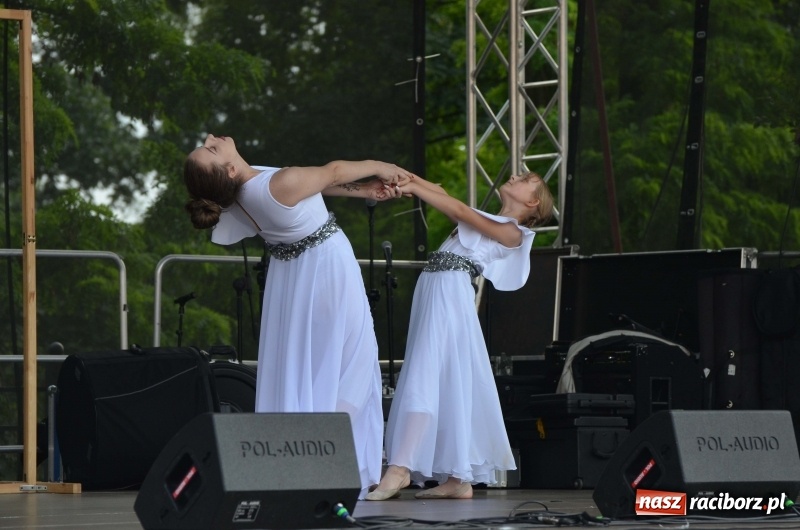 Zdjęcie w galerii na portalu naszraciborz.pl: Tańce, muzyka i VIP-y. Powiat świętował na zamku [FOTO] wiadomości z regionu