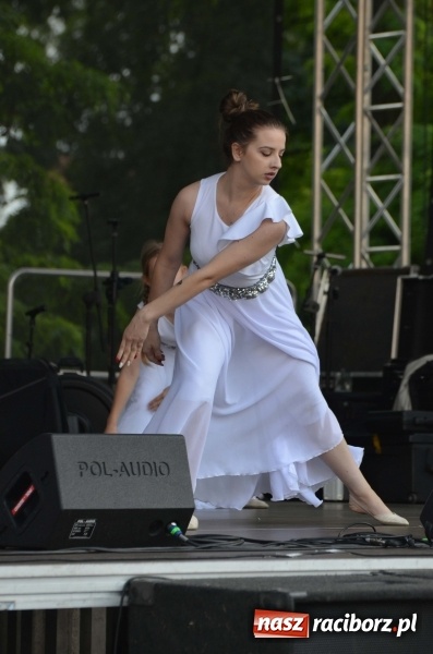 Zdjęcie w galerii na portalu naszraciborz.pl: Tańce, muzyka i VIP-y. Powiat świętował na zamku [FOTO] wiadomości z regionu