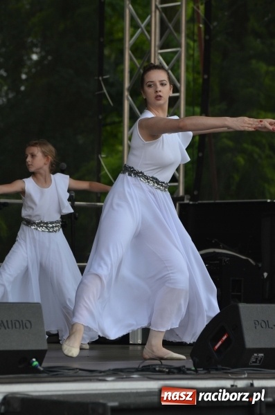 Zdjęcie w galerii na portalu naszraciborz.pl: Tańce, muzyka i VIP-y. Powiat świętował na zamku [FOTO] wiadomości z regionu