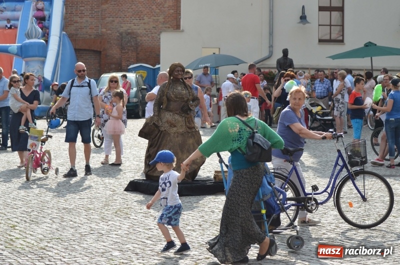 Zdjęcie w galerii na portalu naszraciborz.pl: Tańce, muzyka i VIP-y. Powiat świętował na zamku [FOTO] wiadomości z regionu