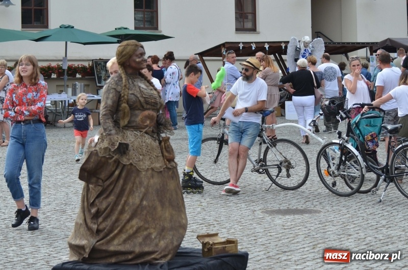 Zdjęcie w galerii na portalu naszraciborz.pl: Tańce, muzyka i VIP-y. Powiat świętował na zamku [FOTO] wiadomości z regionu