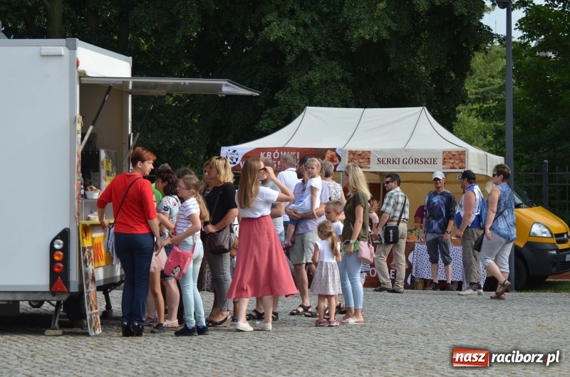 Zdjęcie w galerii na portalu naszraciborz.pl: Tańce, muzyka i VIP-y. Powiat świętował na zamku [FOTO] wiadomości z regionu