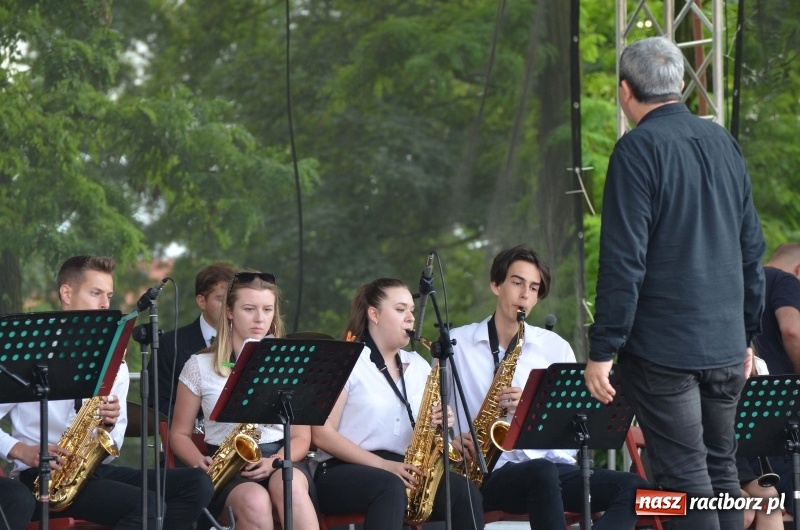 Zdjęcie w galerii na portalu naszraciborz.pl: Tańce, muzyka i VIP-y. Powiat świętował na zamku [FOTO] wiadomości z regionu