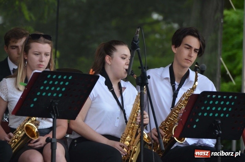 Zdjęcie w galerii na portalu naszraciborz.pl: Tańce, muzyka i VIP-y. Powiat świętował na zamku [FOTO] wiadomości z regionu