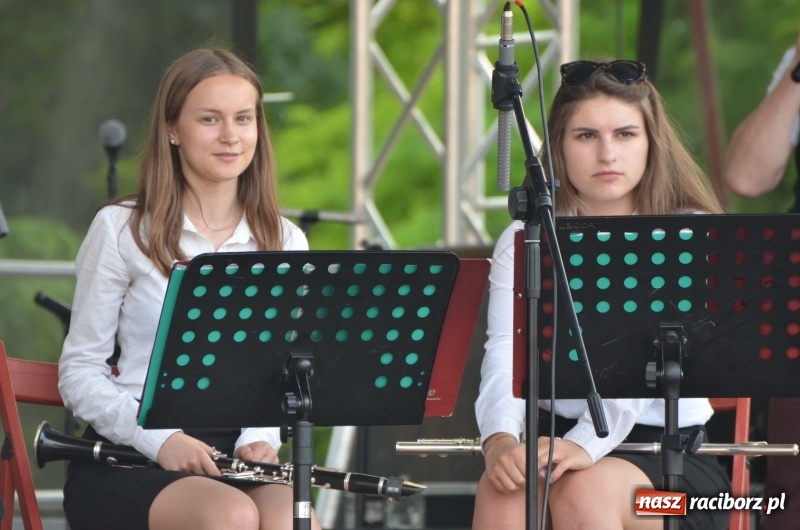 Zdjęcie w galerii na portalu naszraciborz.pl: Tańce, muzyka i VIP-y. Powiat świętował na zamku [FOTO] wiadomości z regionu