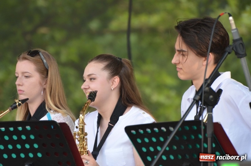 Zdjęcie w galerii na portalu naszraciborz.pl: Tańce, muzyka i VIP-y. Powiat świętował na zamku [FOTO] wiadomości z regionu