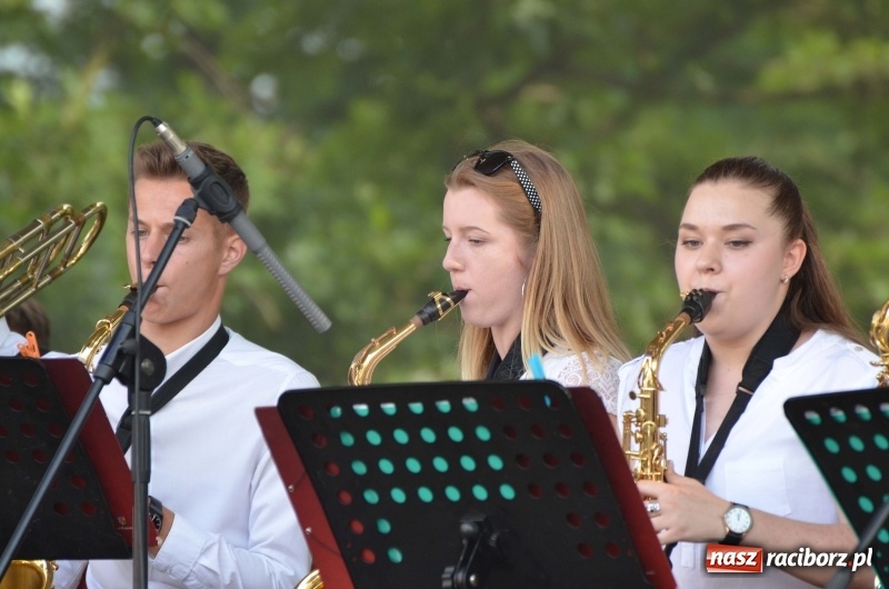 Zdjęcie w galerii na portalu naszraciborz.pl: Tańce, muzyka i VIP-y. Powiat świętował na zamku [FOTO] wiadomości z regionu