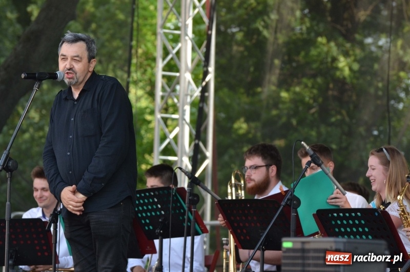 Zdjęcie w galerii na portalu naszraciborz.pl: Tańce, muzyka i VIP-y. Powiat świętował na zamku [FOTO] wiadomości z regionu