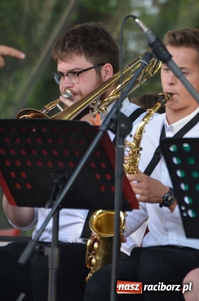 Zdjęcie w galerii na portalu naszraciborz.pl: Tańce, muzyka i VIP-y. Powiat świętował na zamku [FOTO] wiadomości z regionu