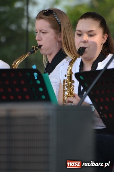 Zdjęcie w galerii na portalu naszraciborz.pl: Tańce, muzyka i VIP-y. Powiat świętował na zamku [FOTO] wiadomości z regionu