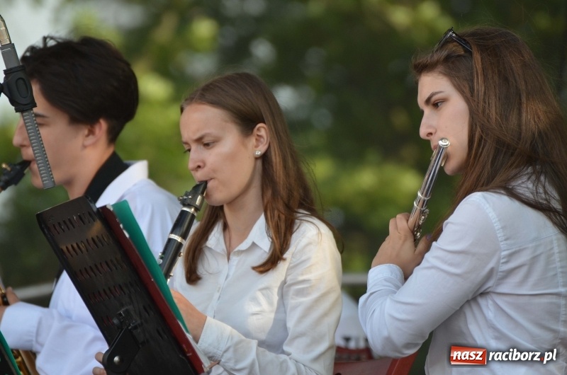 Zdjęcie w galerii na portalu naszraciborz.pl: Tańce, muzyka i VIP-y. Powiat świętował na zamku [FOTO] wiadomości z regionu