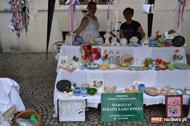 Zdjęcie w galerii na portalu naszraciborz.pl: Tańce, muzyka i VIP-y. Powiat świętował na zamku [FOTO] wiadomości z regionu