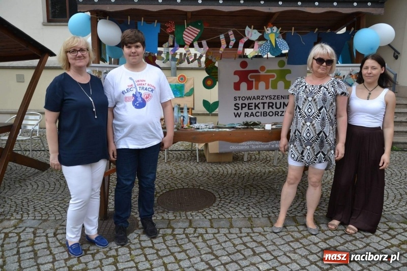 Zdjęcie w galerii na portalu naszraciborz.pl: Tańce, muzyka i VIP-y. Powiat świętował na zamku [FOTO] wiadomości z regionu